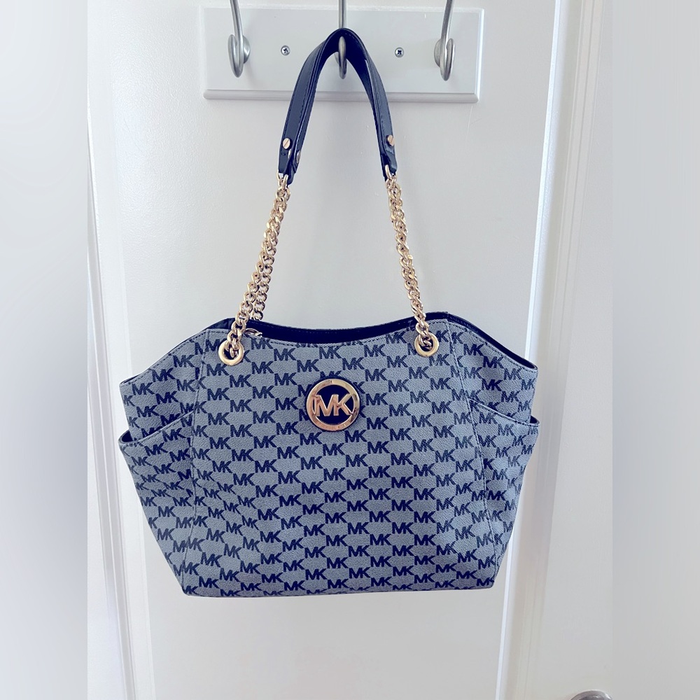 Michael Kors Jet Set Travel Large  Chain Signature Shoulder Bag in Admiral